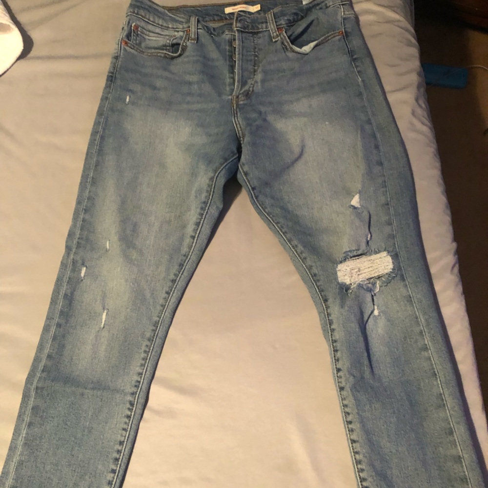 Levi’s Wedgie Skinny size 31 wore once.